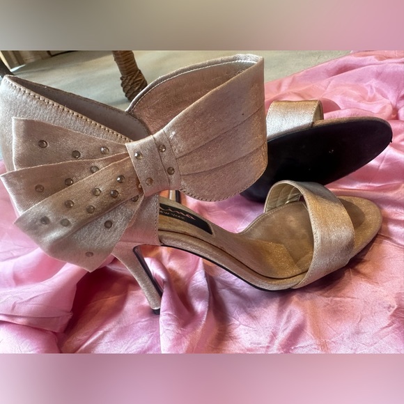 Dressy shoes -3 pairs size 7. Gold Bronze Silver - Picture 2 of 13
